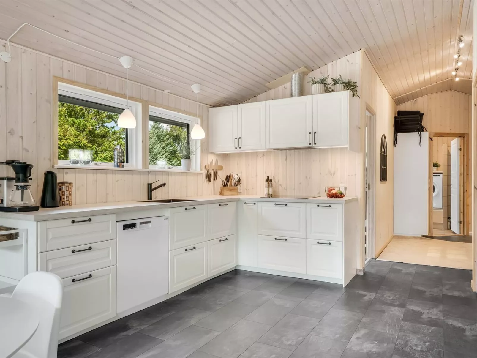 "Onni" - 2.3km from the sea-Inside