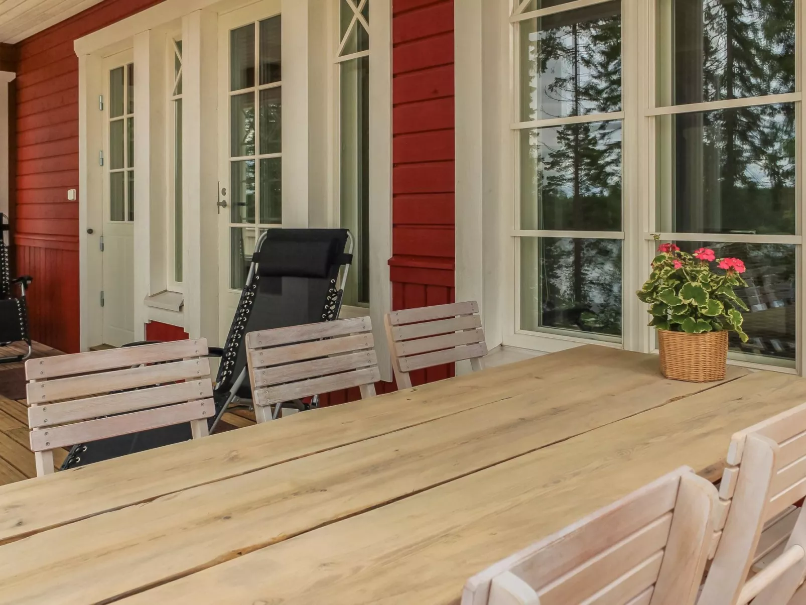 Villa kukkula-Drinnen