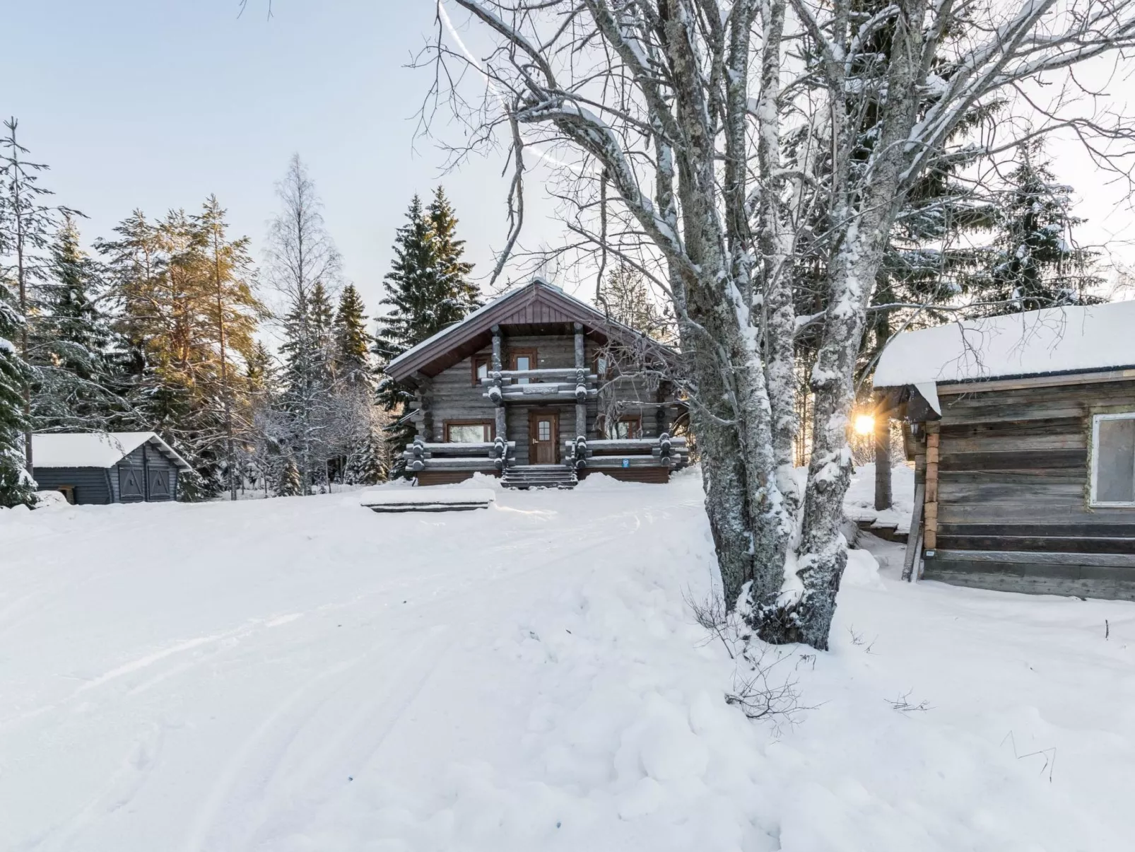 Eräkorven kelotupa-Dedans