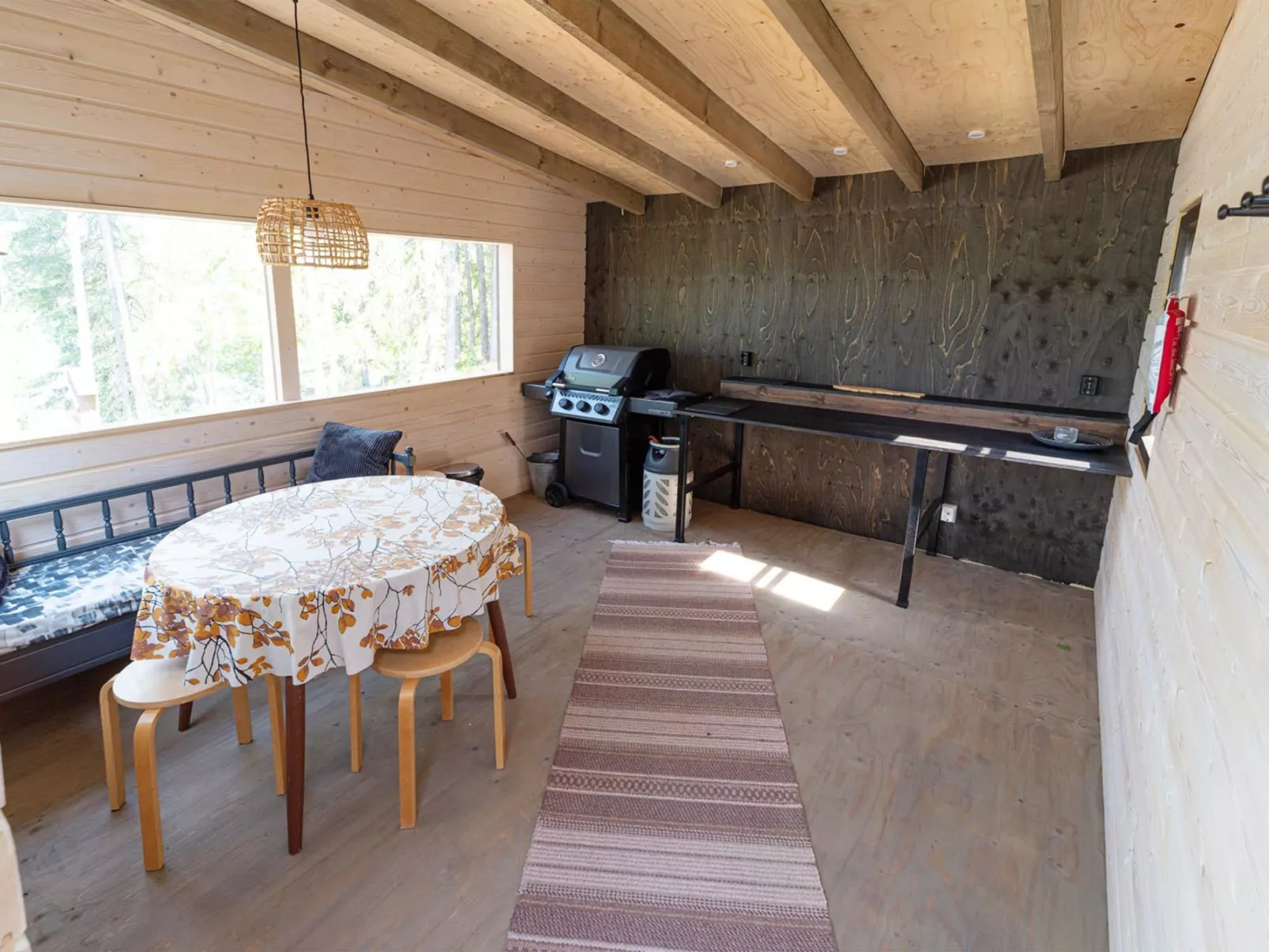 Apilan rauha-Drinnen