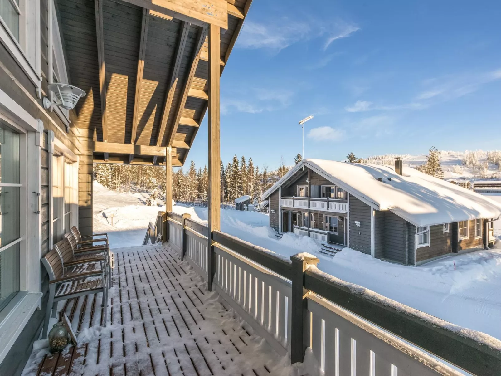 Aurinko-saaga 6 paritalo-Dedans