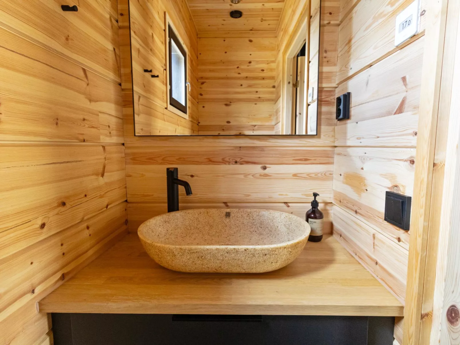 Sallan kuukkeli-Dedans