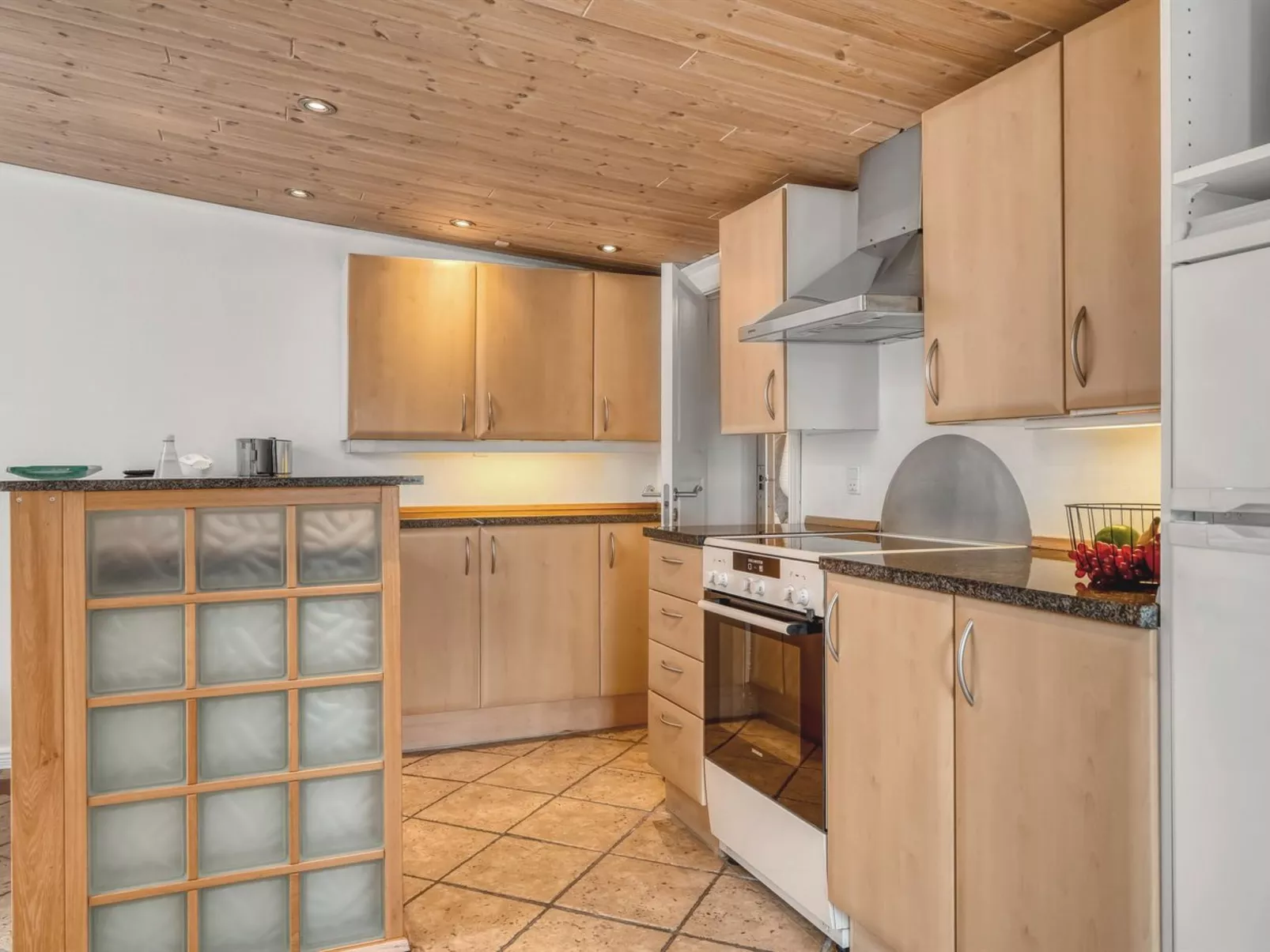 "Aku" - 700m from the sea-Dedans