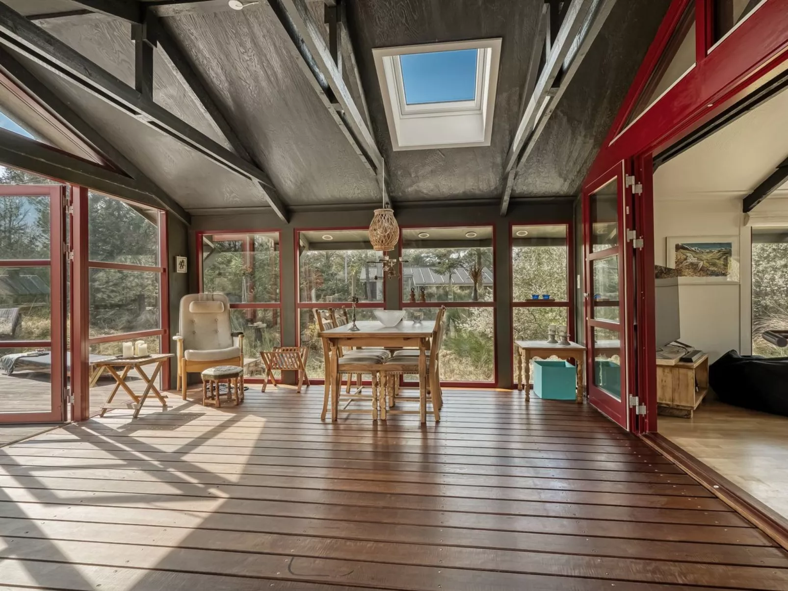 "Nimrod" - 800m from the sea-Dedans