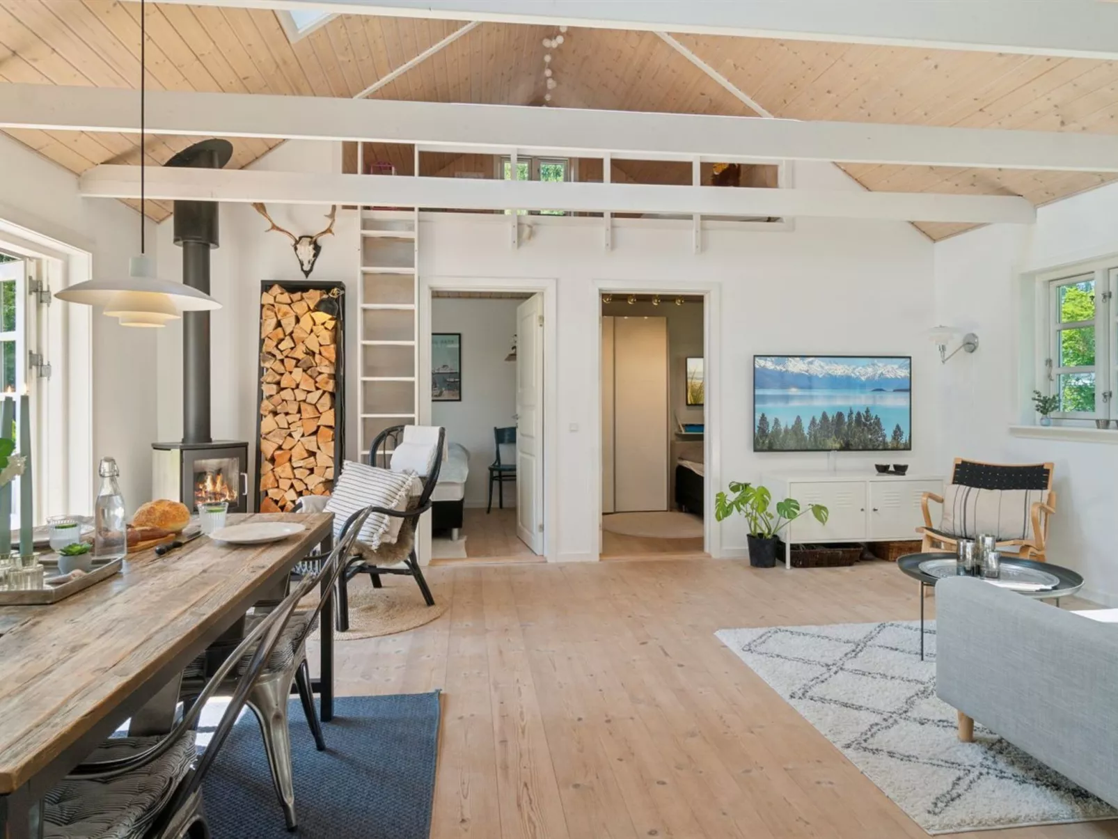 "Veljan" - 1.2km from the sea-Drinnen