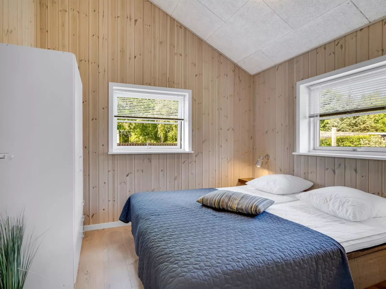 "Ebertine" - 740m to the fjord-Inside