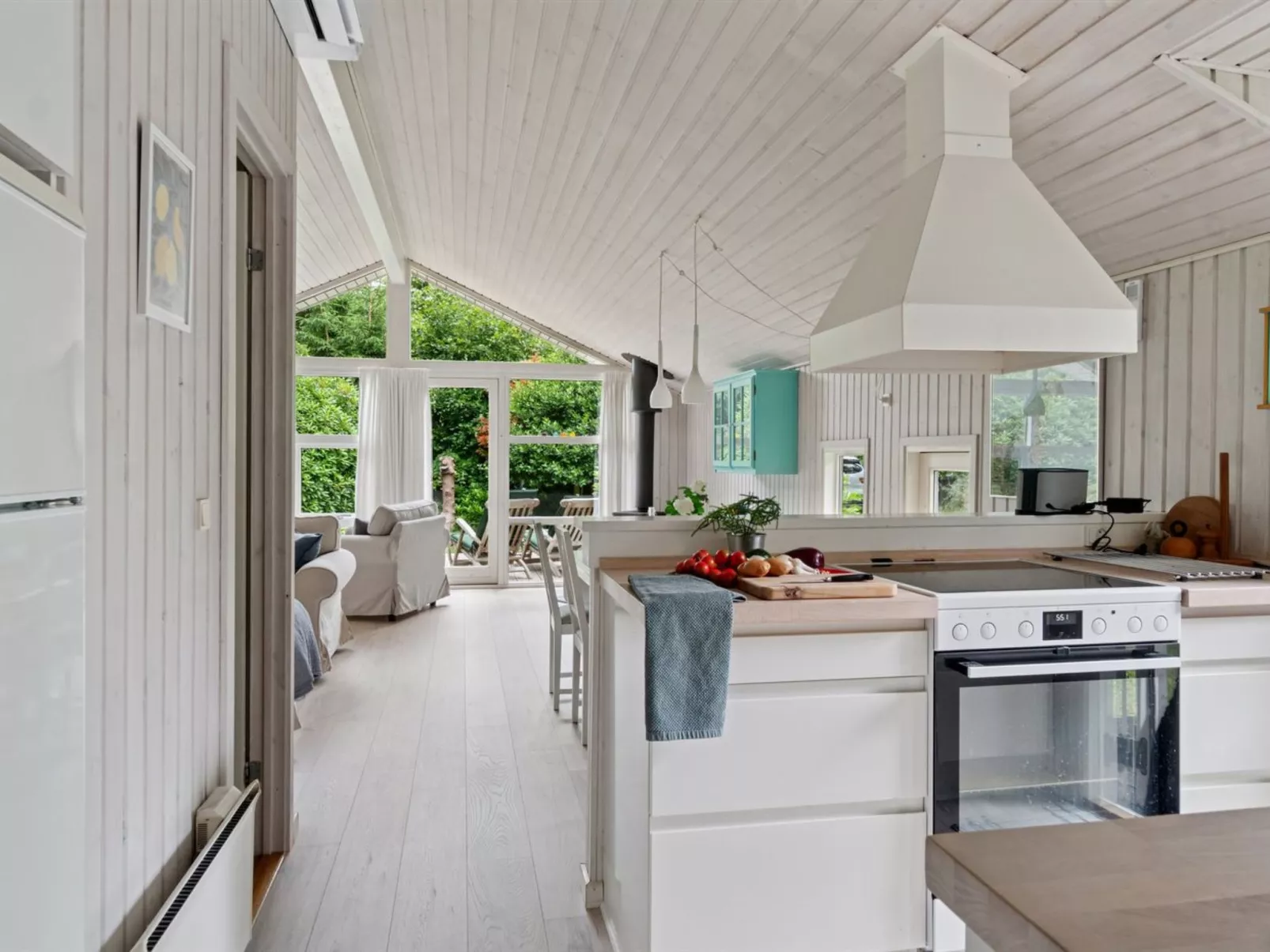 "Tekla" -  from the sea-Drinnen