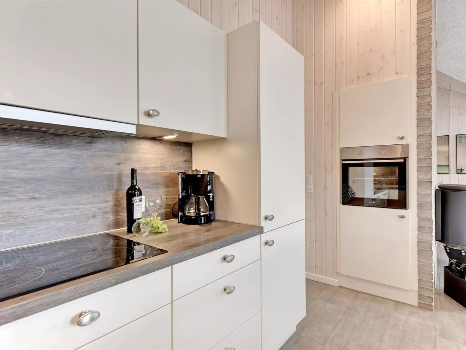 "Hwithoveth" - 1.4km from the sea-Dedans