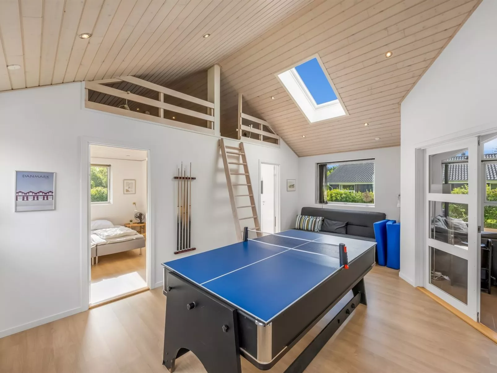 "Smilla" - 1.1km from the sea-Drinnen