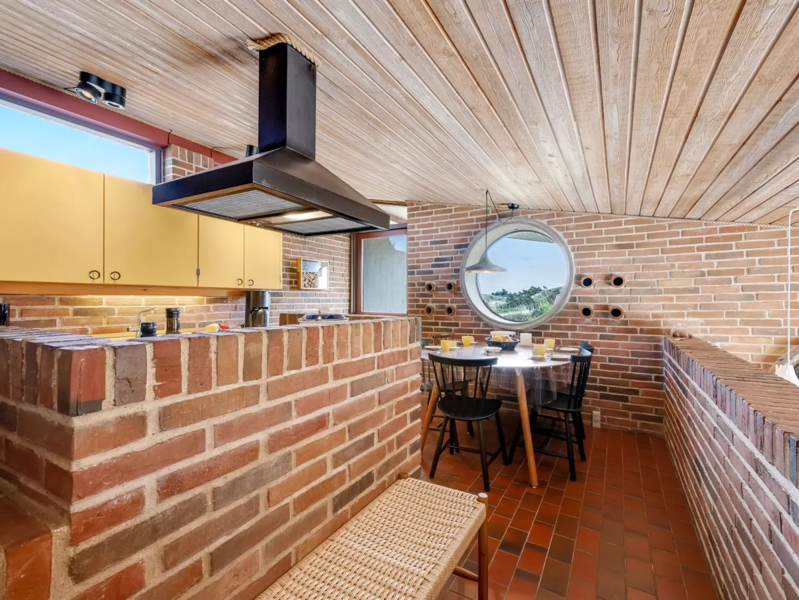 "Imelda" - 700m from the sea-Dedans