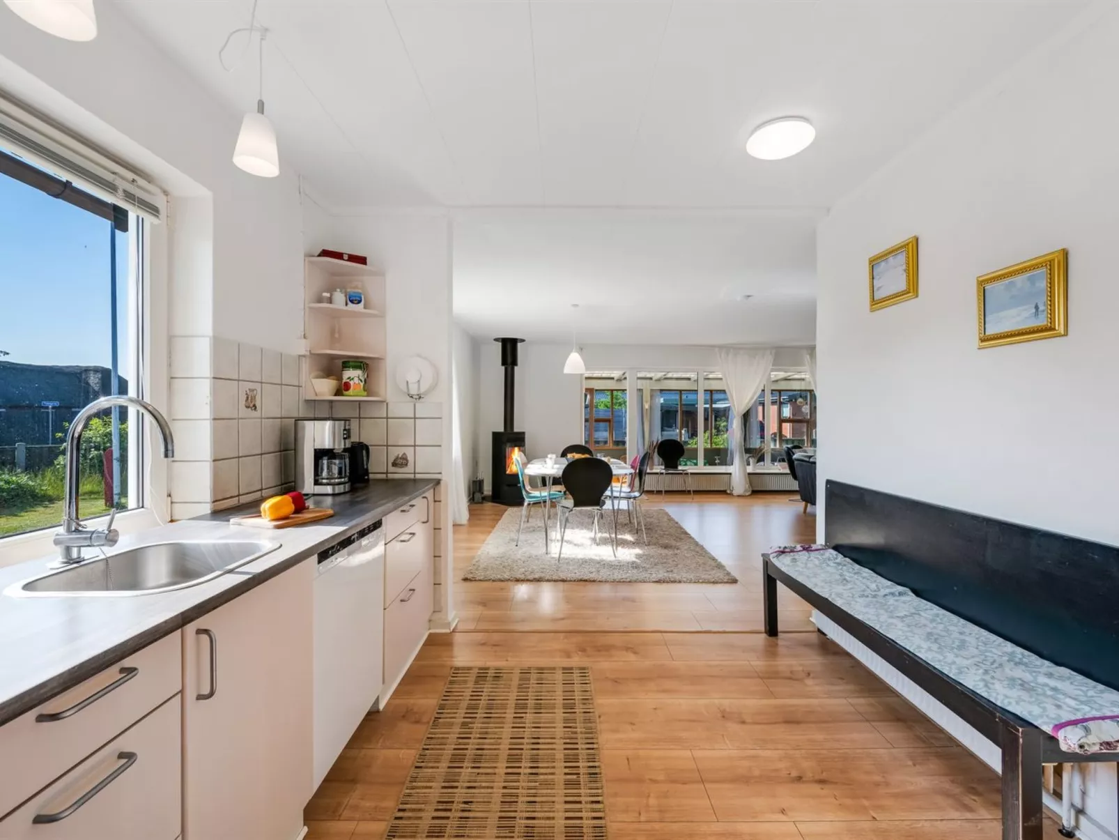 "Svein" - 500m to the fjord-Drinnen