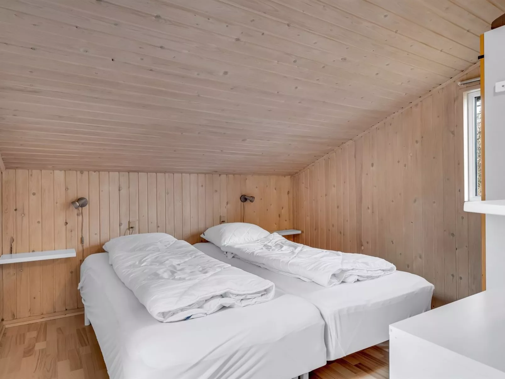 "Iris" - 200m to the fjord-Inside