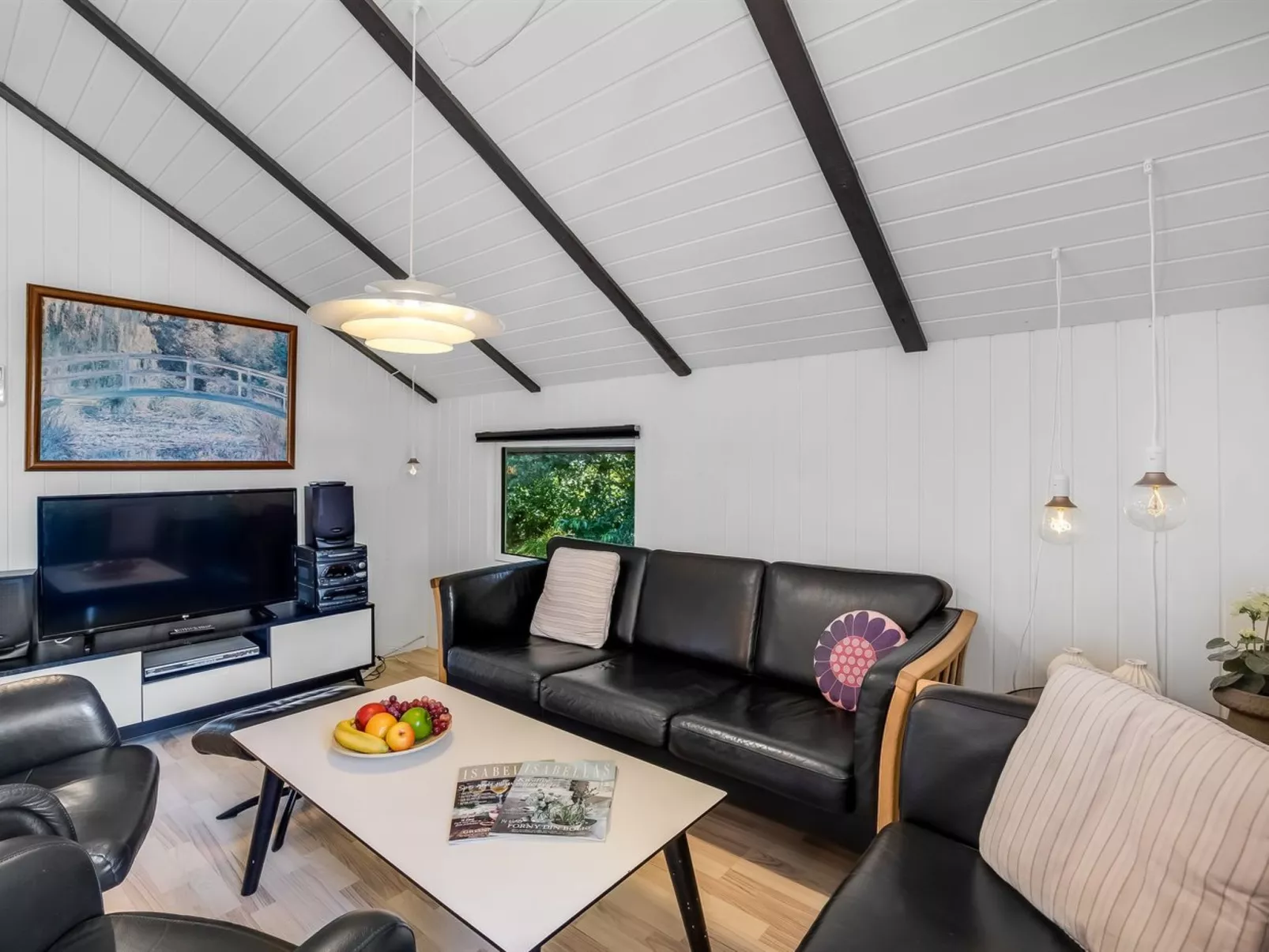 "Yarla" - 500m to the fjord-Inside