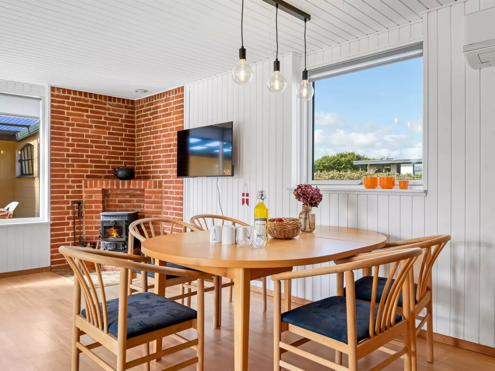 "Lillan" -  from the sea-Inside