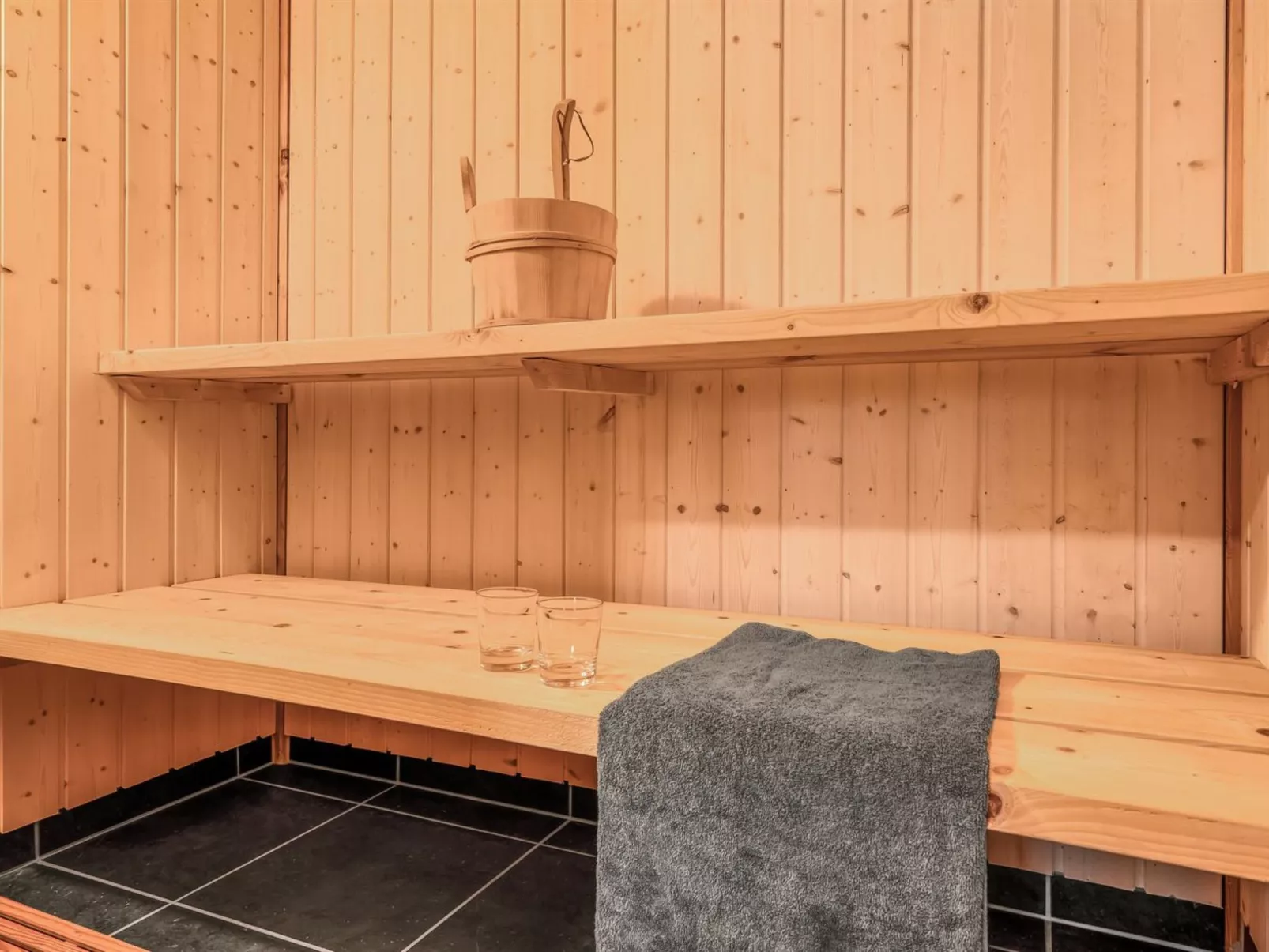 "Devis" -  from the sea-Drinnen