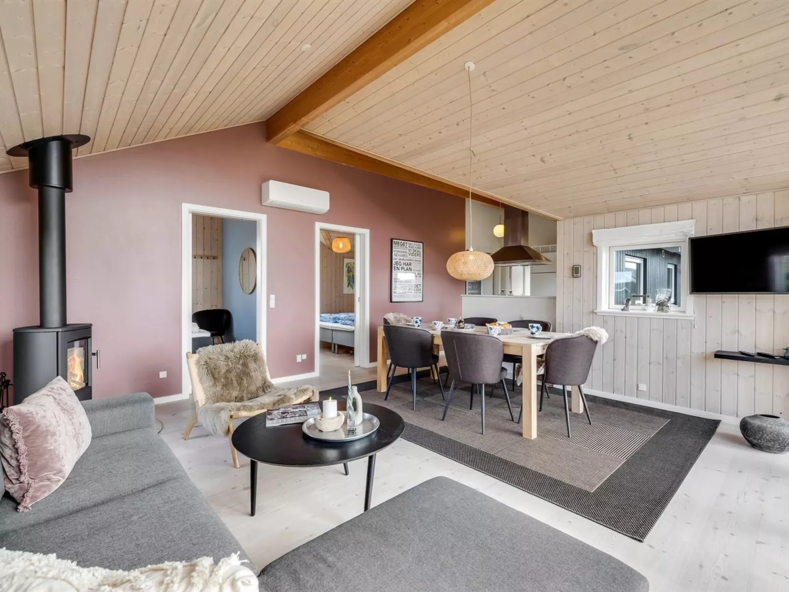 "Effie" - 500m from the sea-Dedans