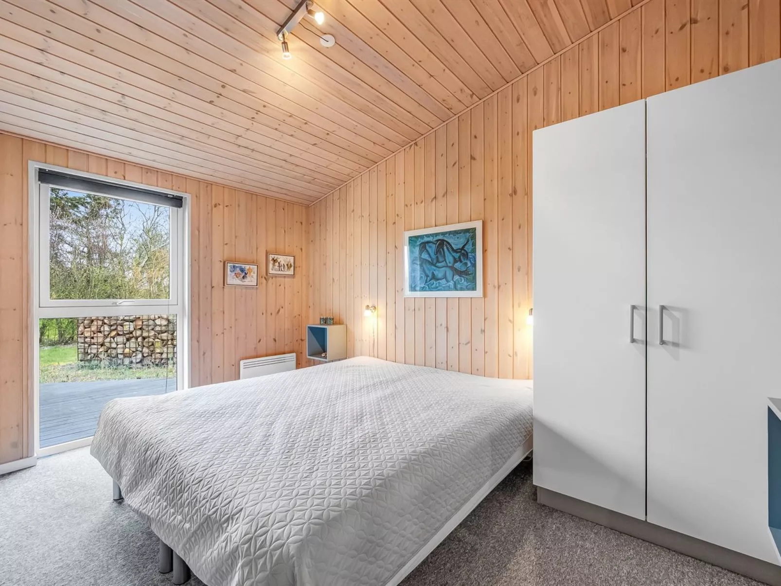 "Anelise" - 800m to the fjord-Drinnen