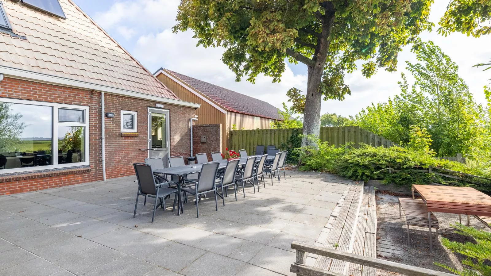 Groep in Friesland-Gardens in summer