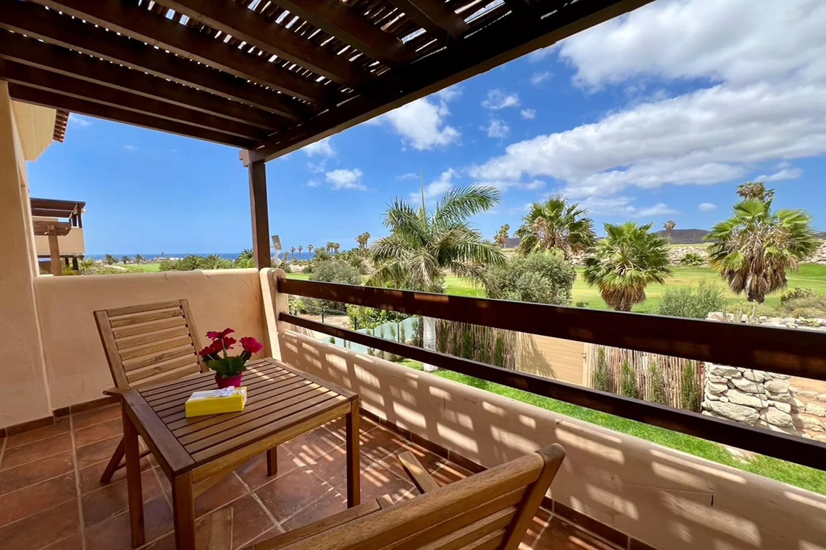 Casa Amarilla Golf-View in summer