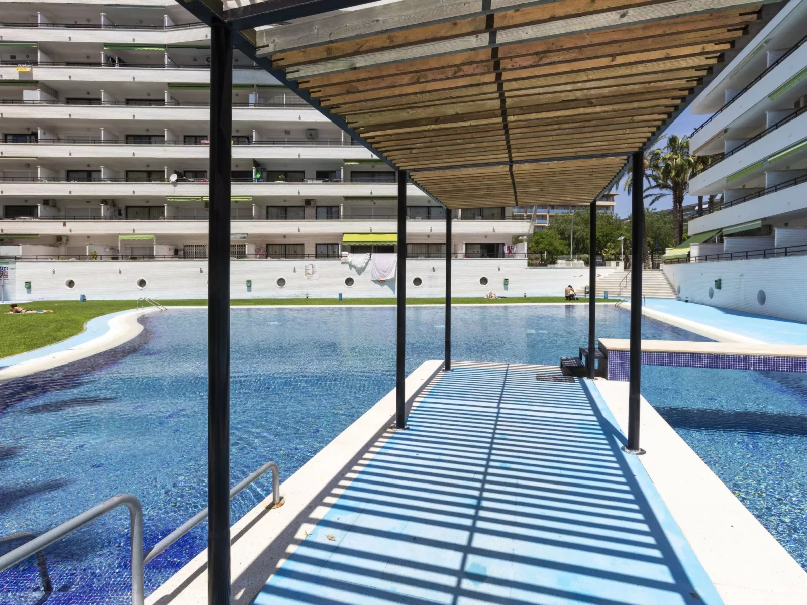 Riviera Park-Outside