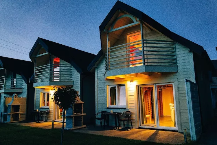 Domek piętrowy 6-osobowy Ustronie Morskie-Außenbereich Sommer