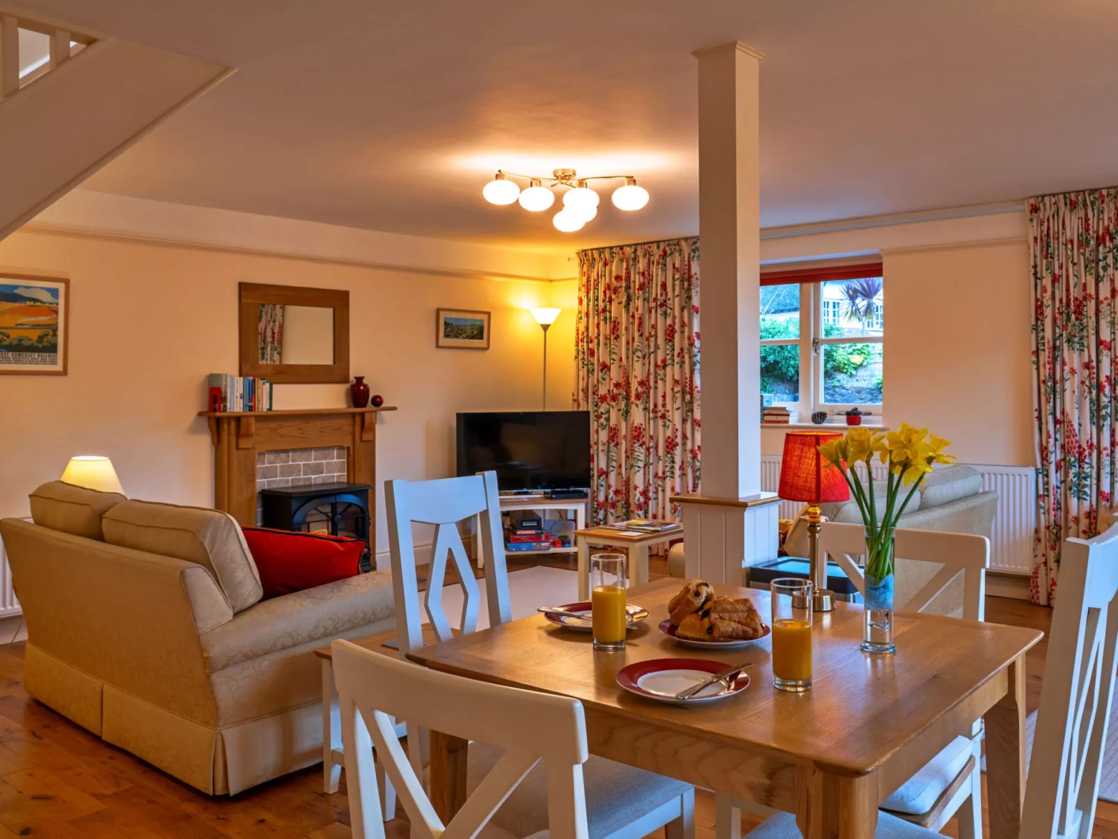 Lower School Cottages-Dedans