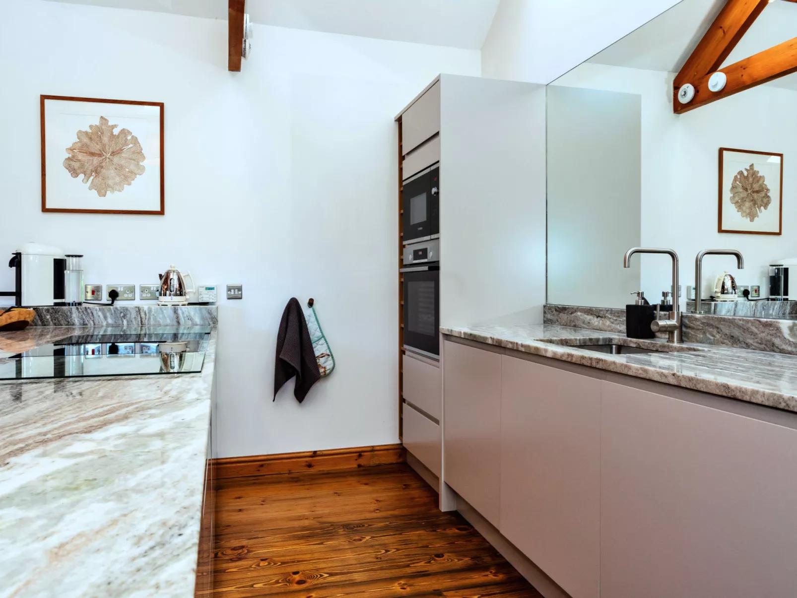 The Old School-Dedans