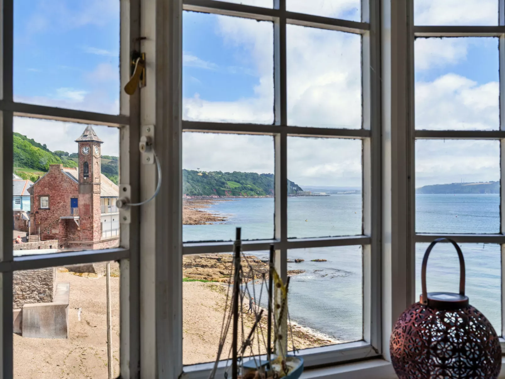 April Cottage-Dedans