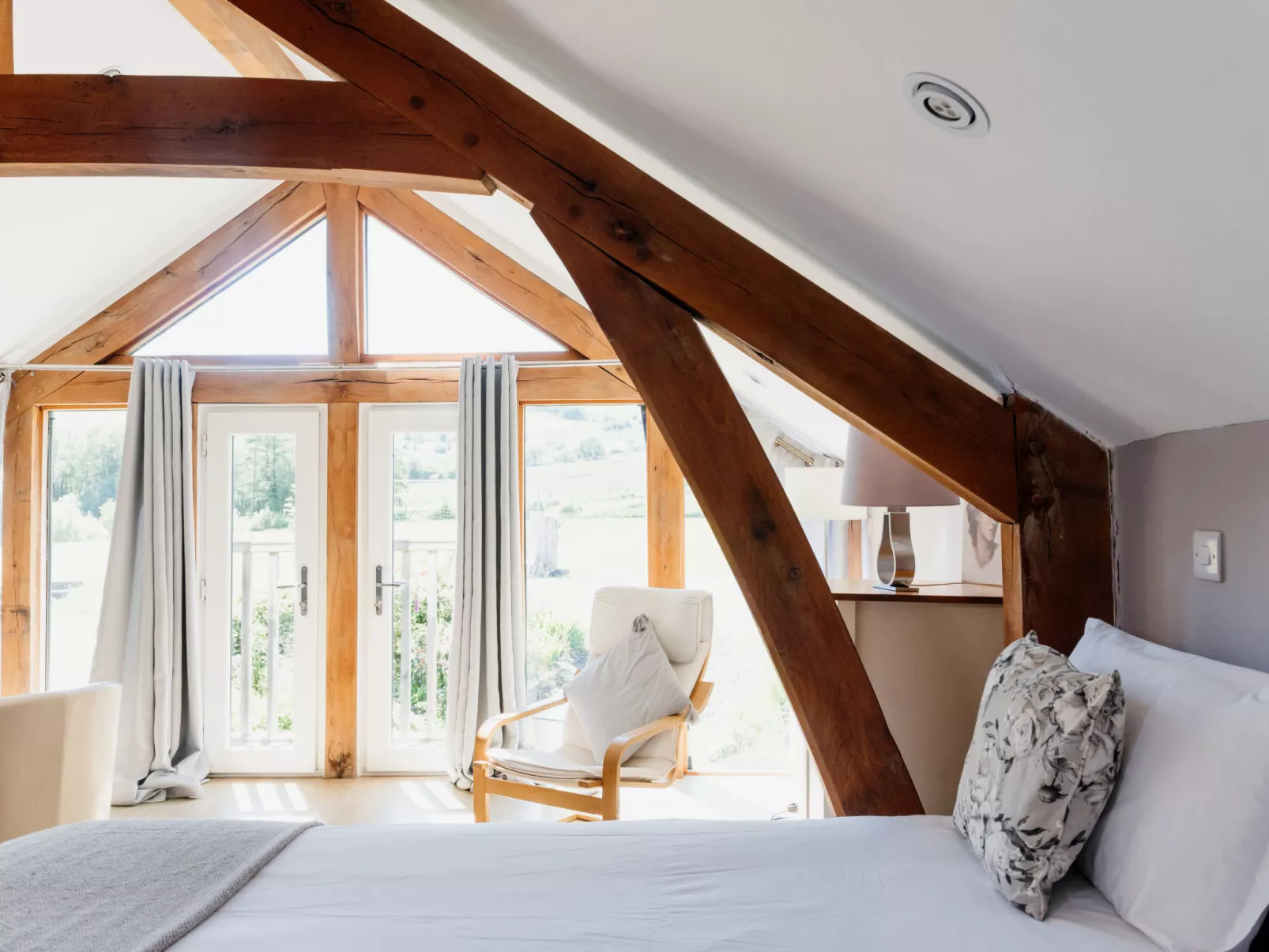 The Welsh Barn-Dedans