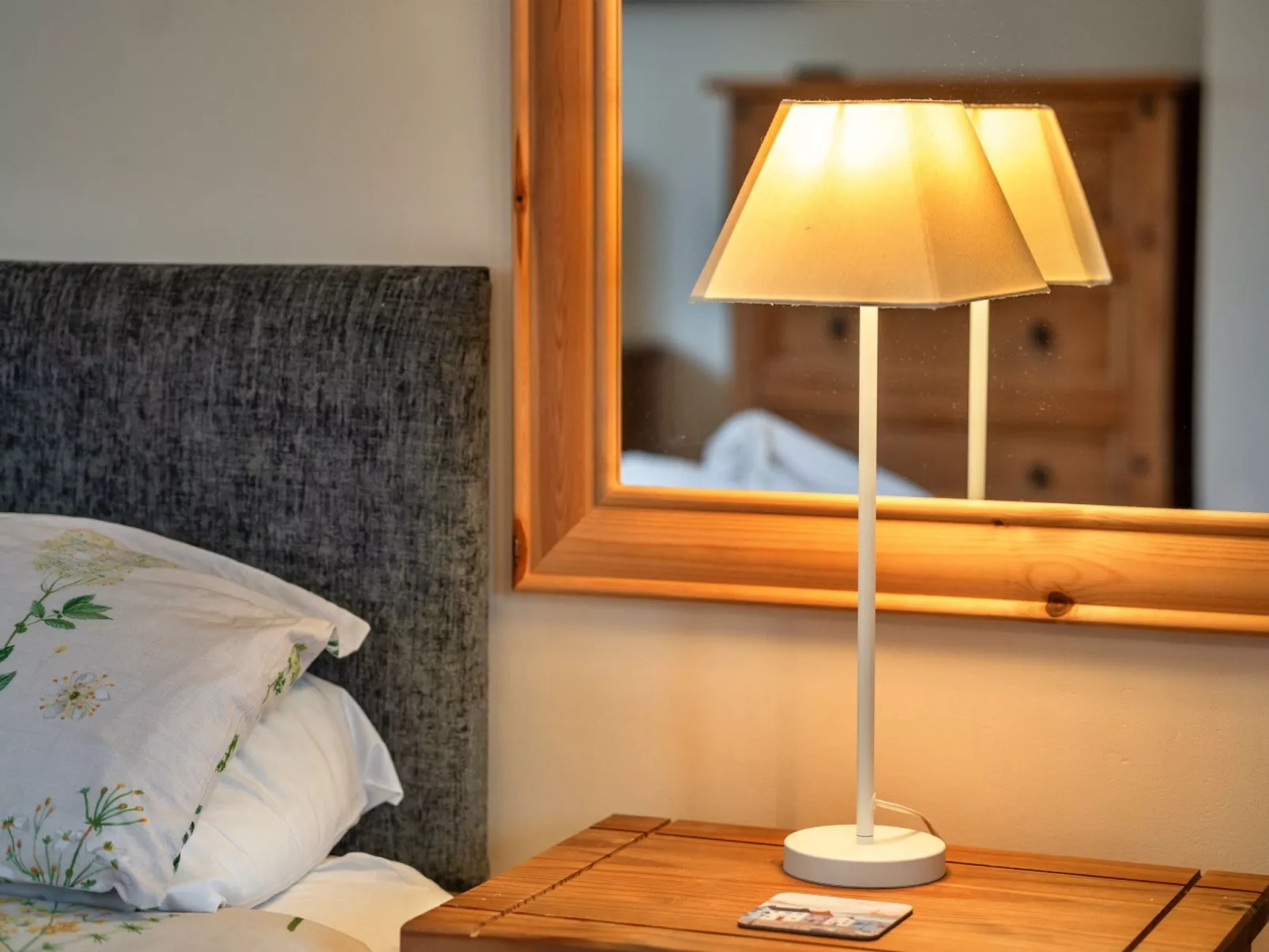 No.1 Gladys' Orchard-Drinnen