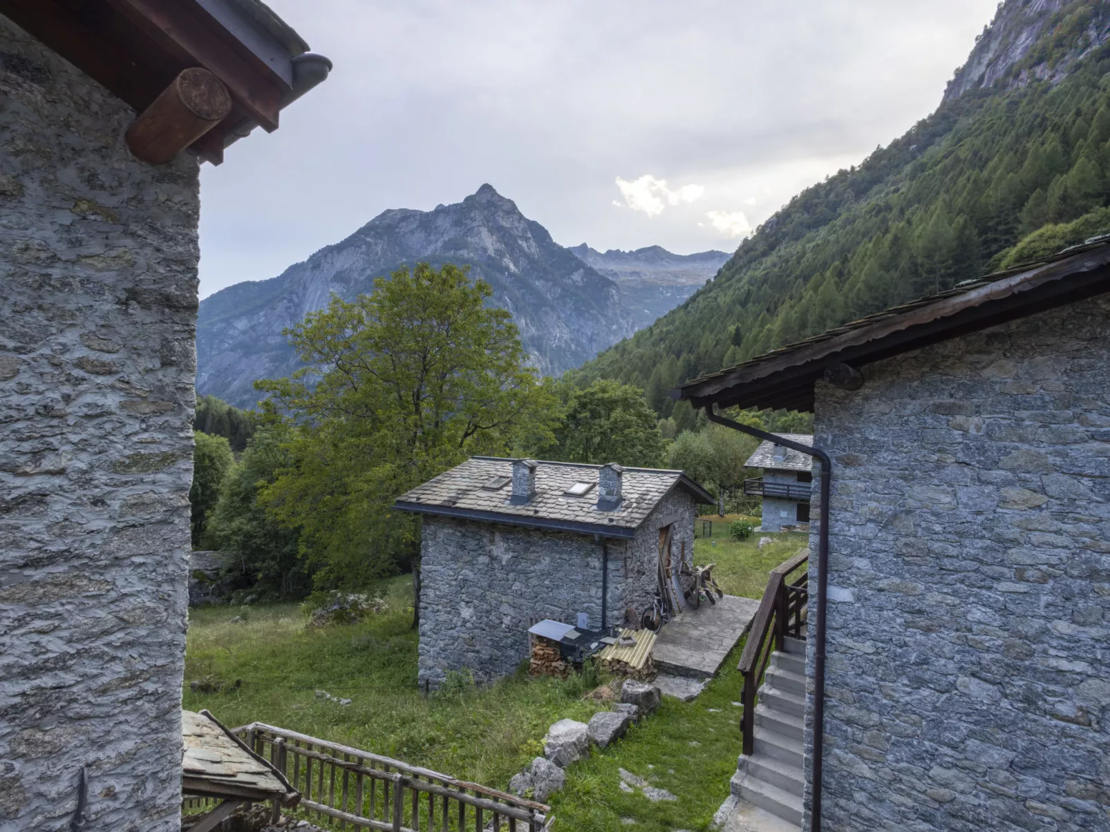 Val di Mello Mountain Flat-Outside