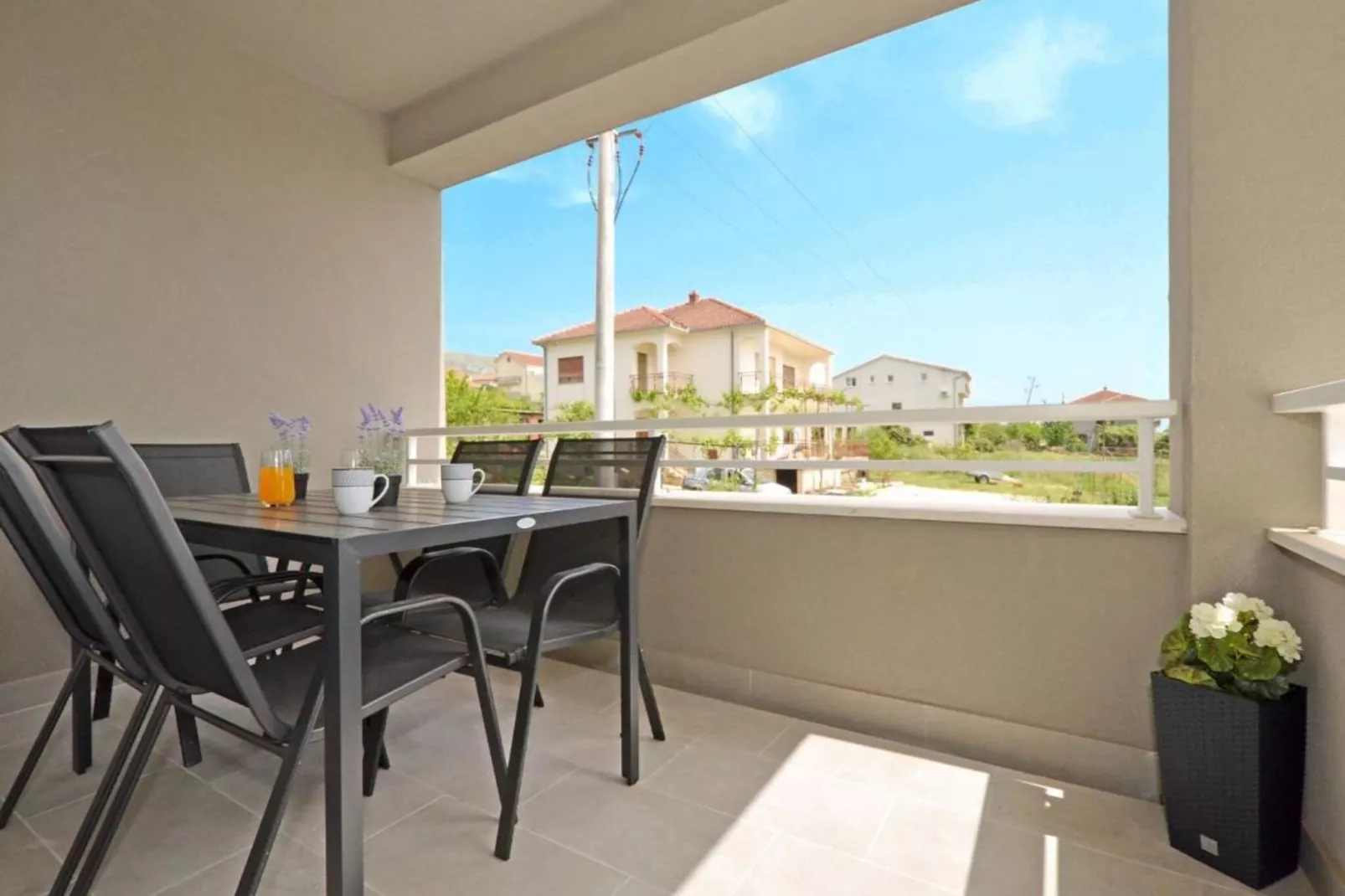 Apartment Sunshine Trogir - Three Bedroom Apartment with Balcony-Terrasse / balcon