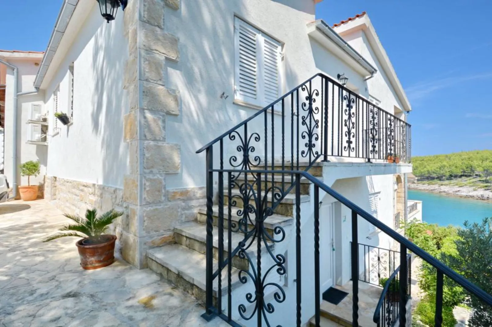 Two-Bedroom Apartment (Lavanda)-Stairs