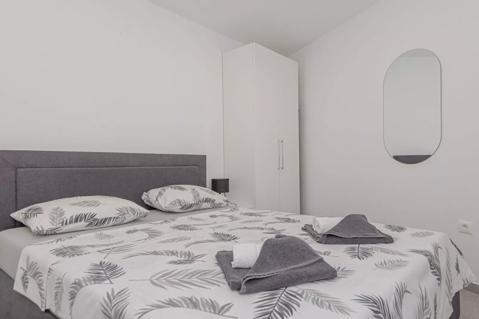 Four-Bedroom Villa With Pool-Schlafzimmer