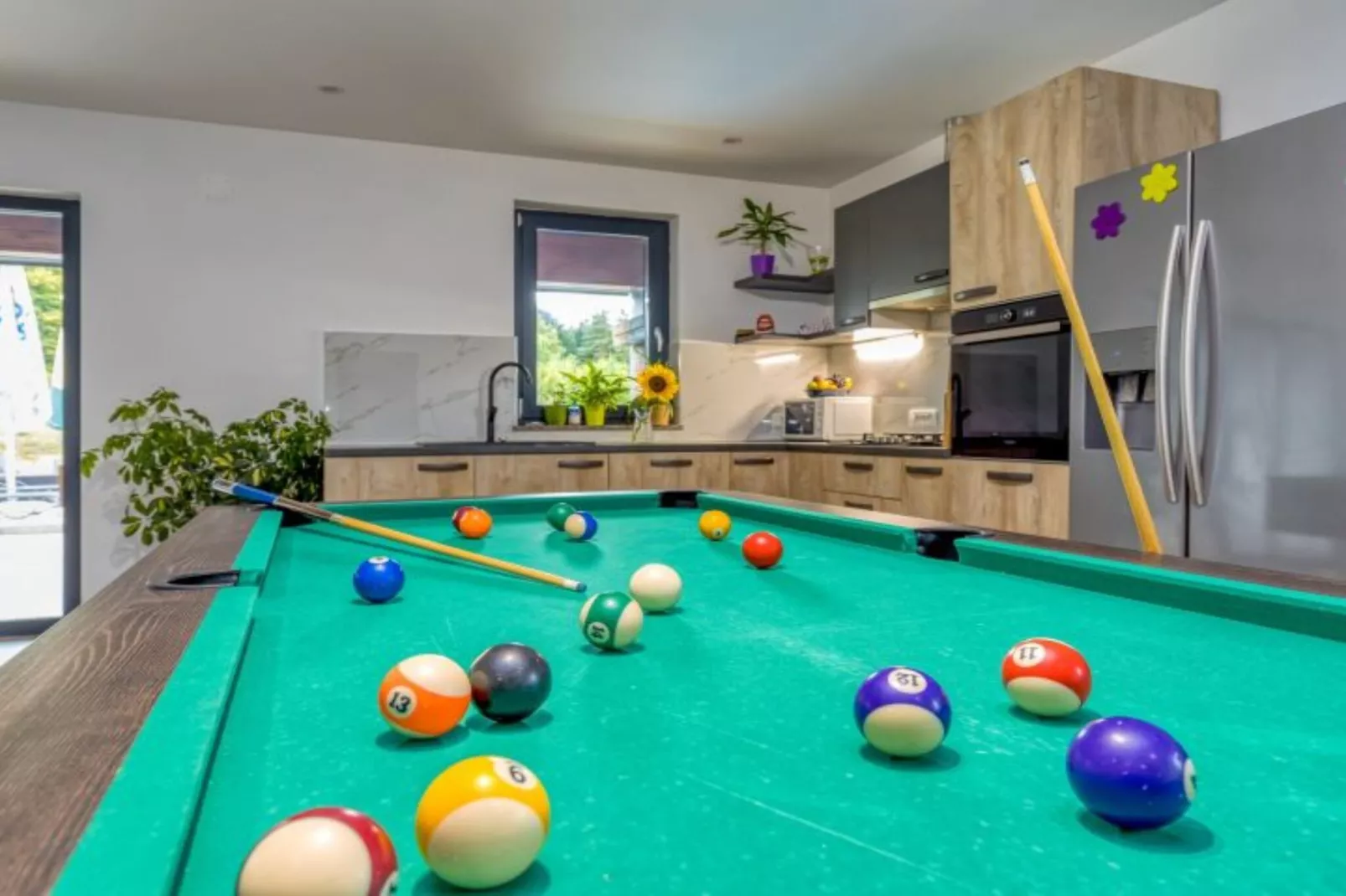 Four Bedroom Holiday House Mali Raj with Pool-Innenbereich