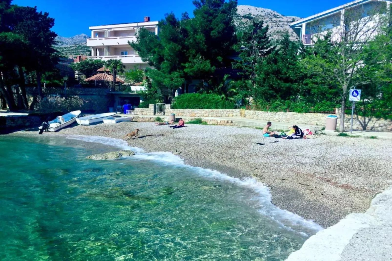 Beach House - 2m from beach - Three Bedroom House-Ambiance