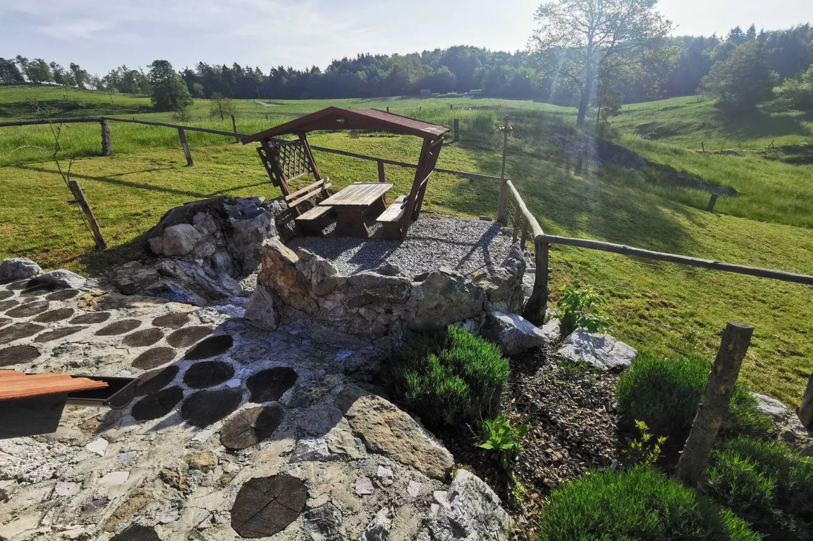 Visnja Gora Meadow Hideaway with Terrace - One Bedroom Cottage with Terrace (owner Hiška na skalci)-Im Freien