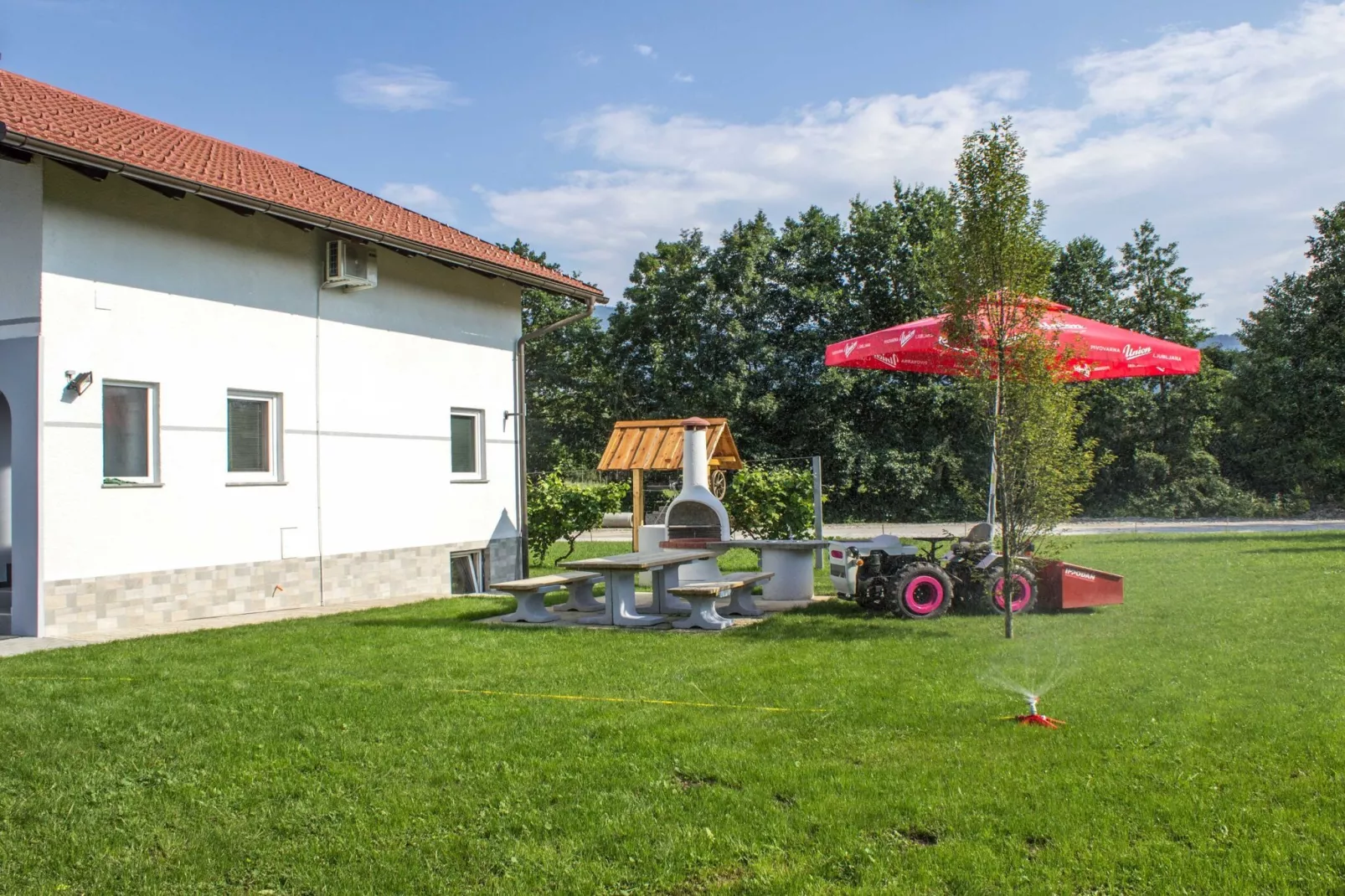 Cozy Holiday Home with Garden, BBQ, and Outdoor Dining Area in Rečica ob Savinji - Two Bedroom Apartment-Im Freien