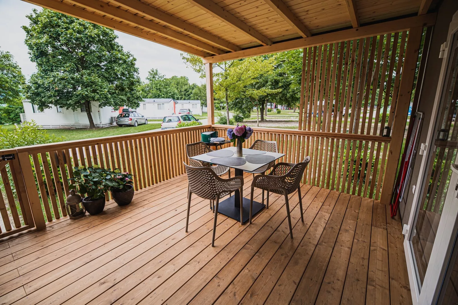 Lake Serenity Premium Mobile Homes with Thermal Riviera Tickets - Three Bedroom Mobile Home 15\/029 - Terrasse