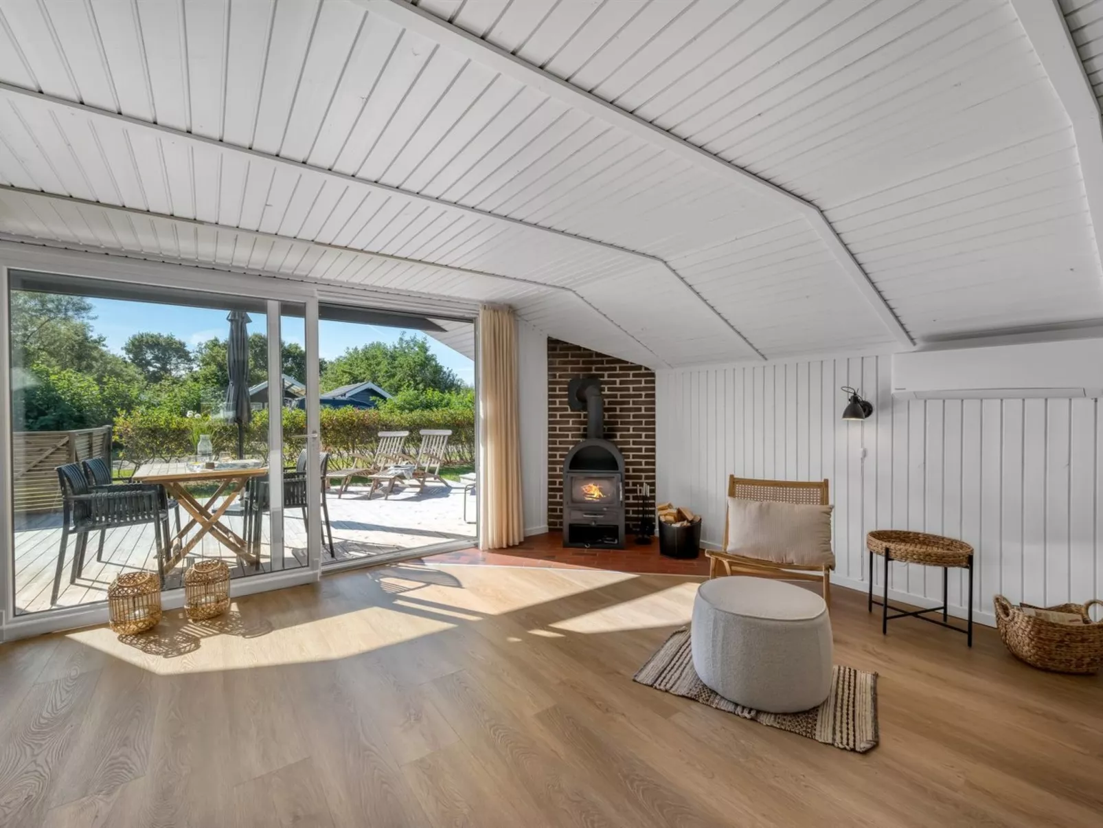 "Thamina" - 200m to the fjord-Drinnen