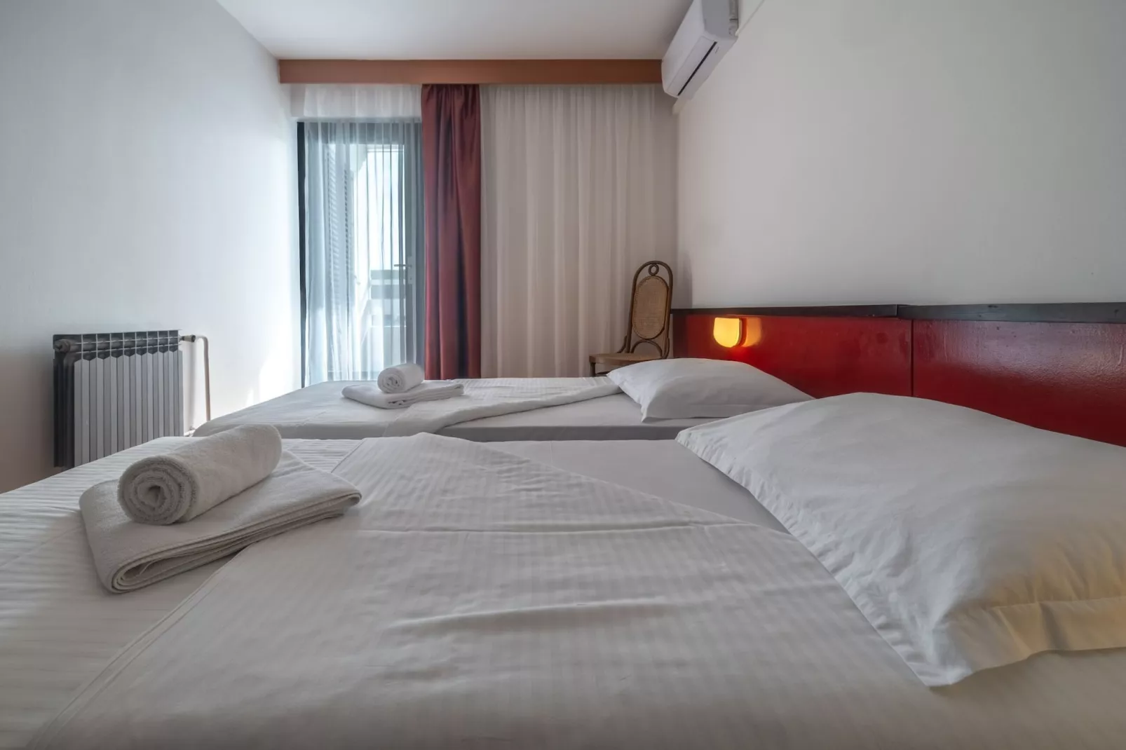 Hotel Issa - Double Room Sea View 13 - Schlafzimmer