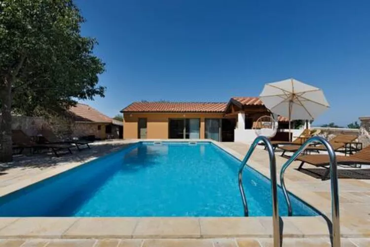 Holiday Home Lišnjak - Three Bedroom Holiday Home with Pool-Piscine
