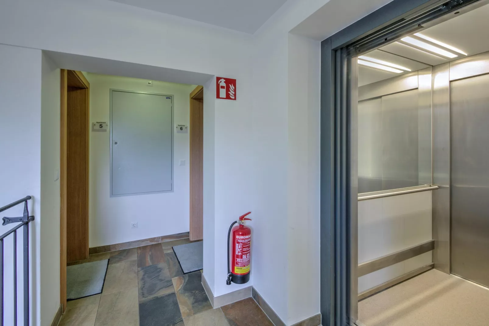 Brunner Apartment Top 5-Flur