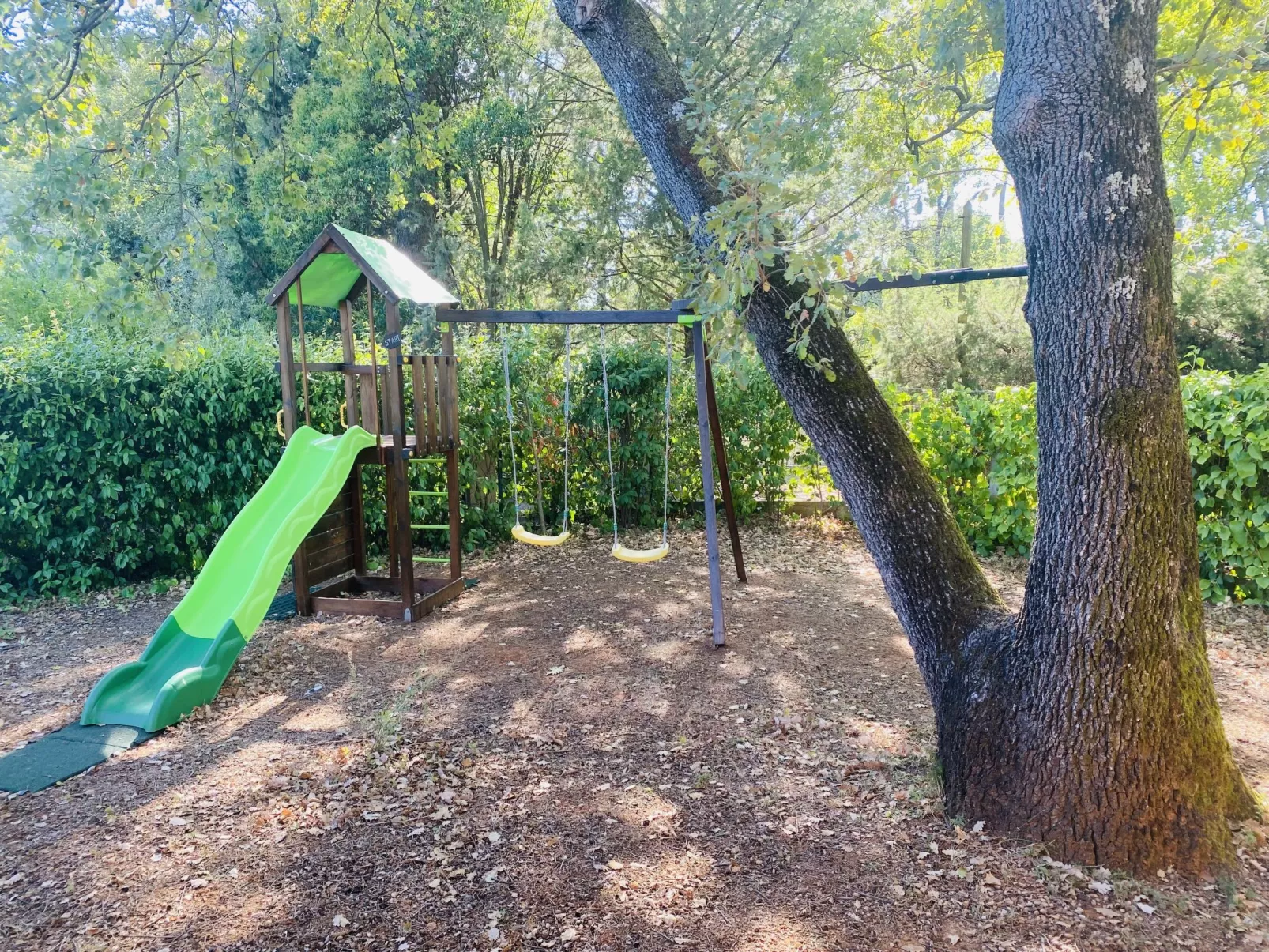 Les Pierres Fleuries-Outside