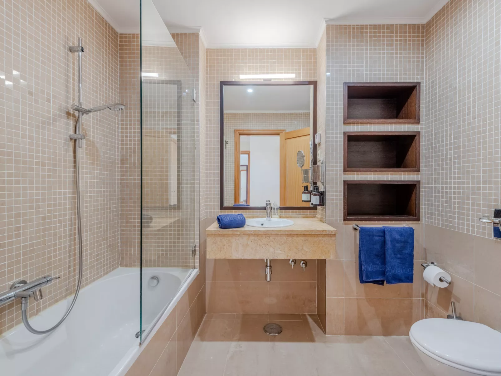 The Residence at Victoria-Inside