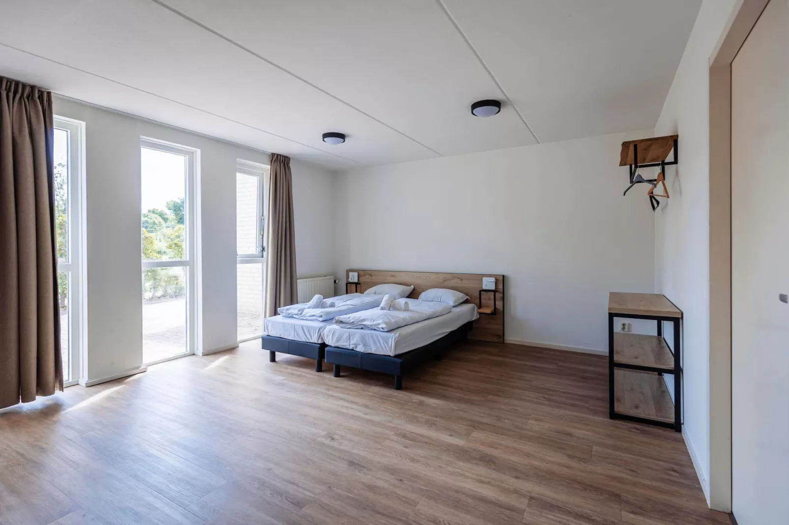 16 - Persons Family bungalow-Chambre