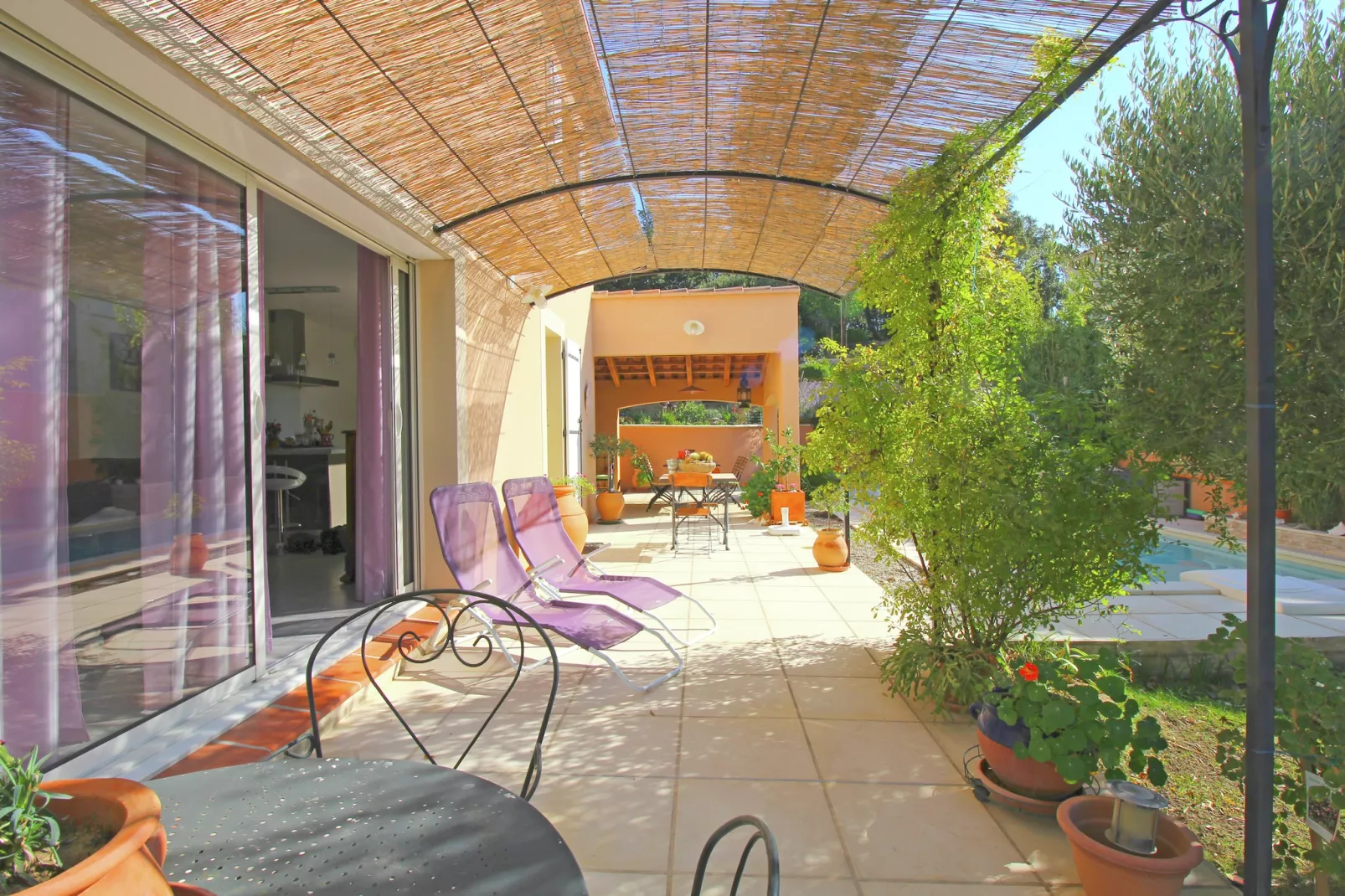 Belle maison de vacances avec piscine privée-Terrasse / balcon