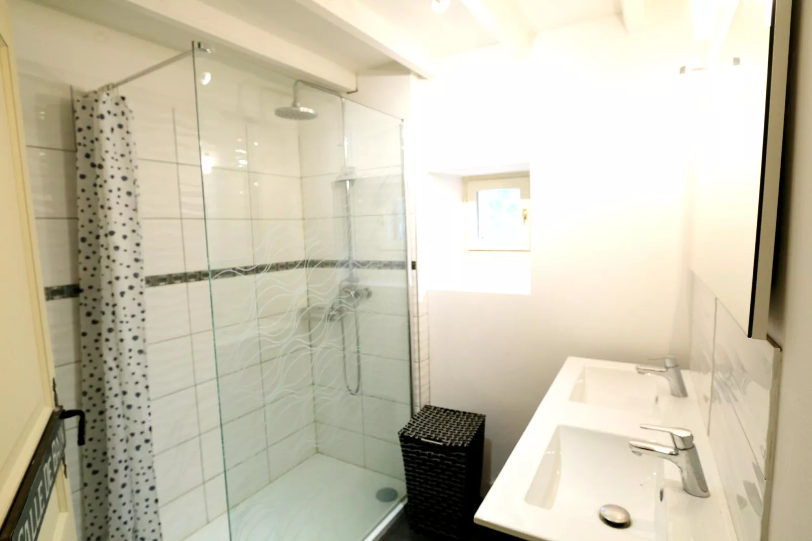 Gite Traban Bas-Bathroom