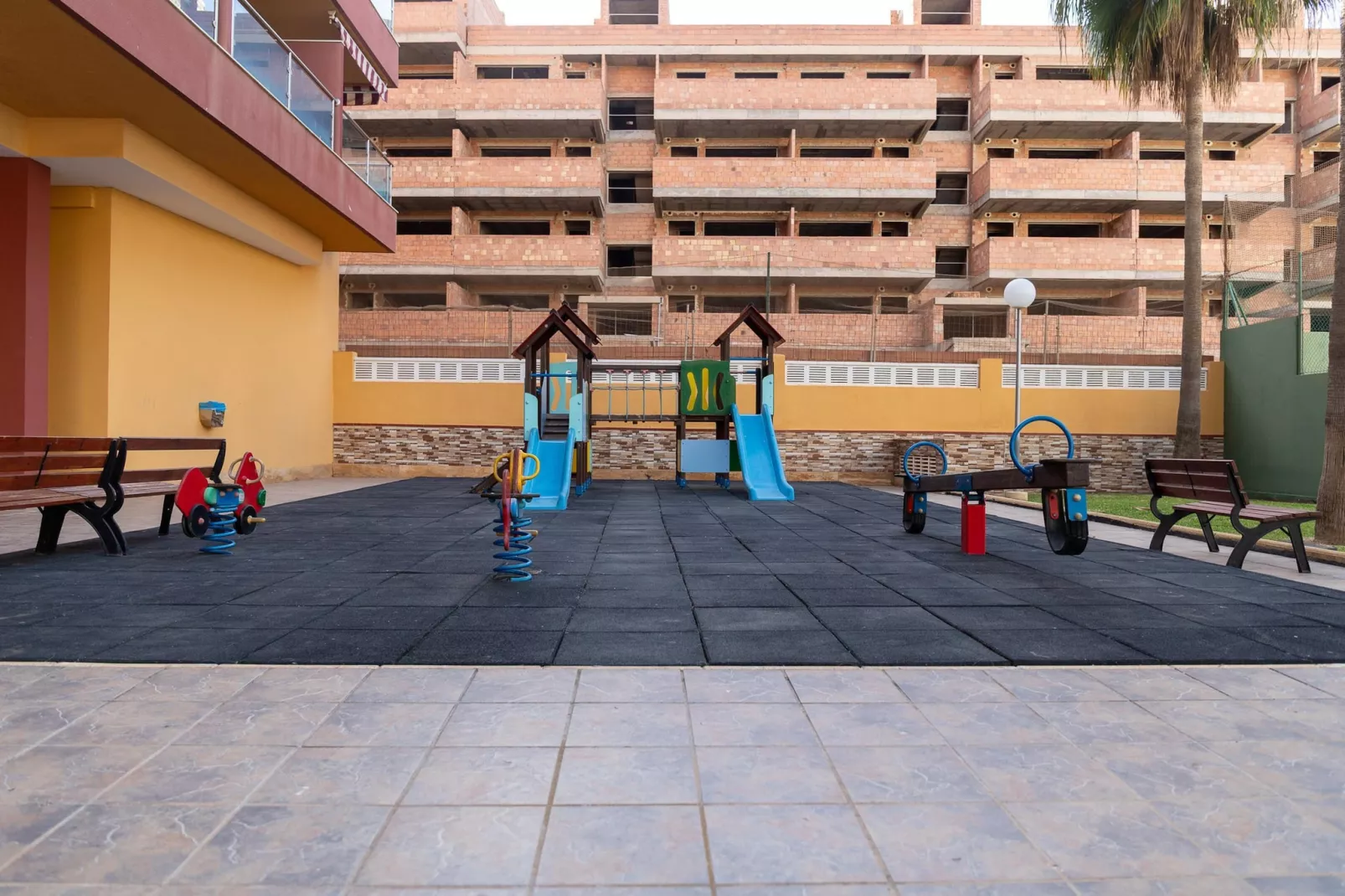 CT 386 AL - Faro's Roquetas Beach Apartment-Parkeinrichtungen