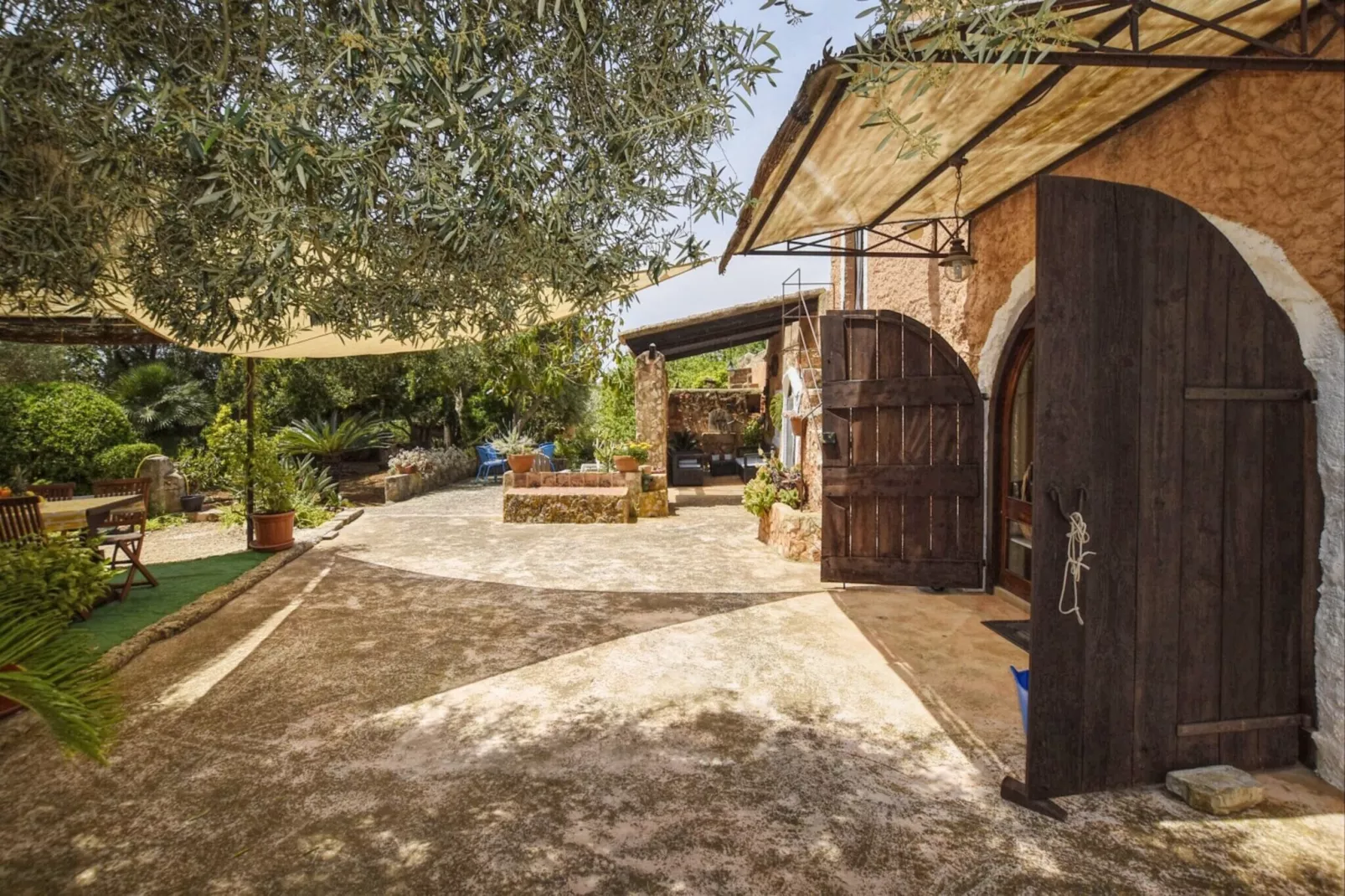 Montserrat-Terrace balcony